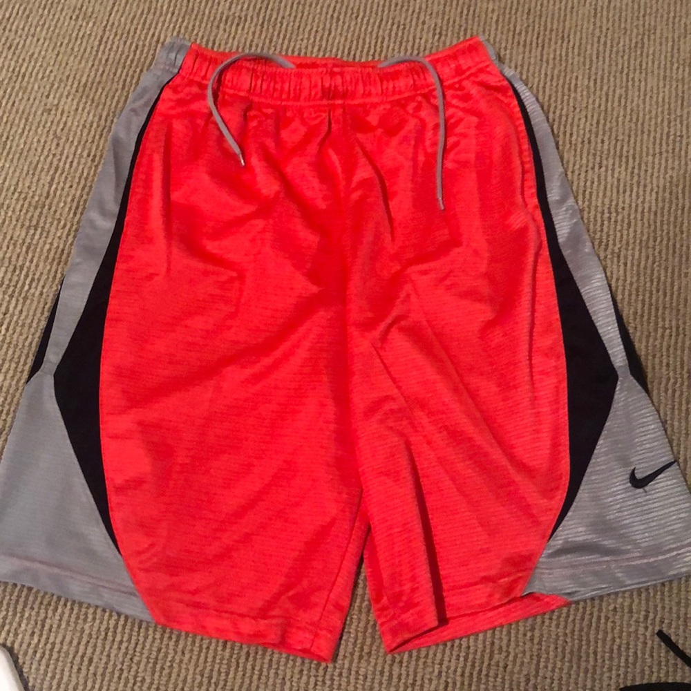 Nike Boys performance shorts size XL